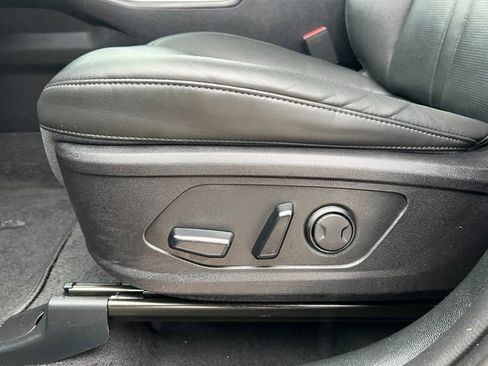 Used 2024 Kia Sorento S image 11