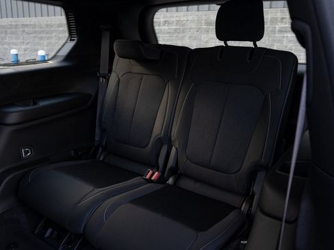 Used 2025 Jeep Grand Cherokee L Laredo RWD image 19