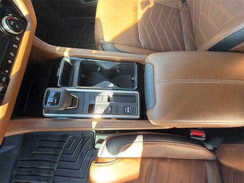 Used 2023 Nissan Pathfinder Platinum w/ Cargo Package image 3