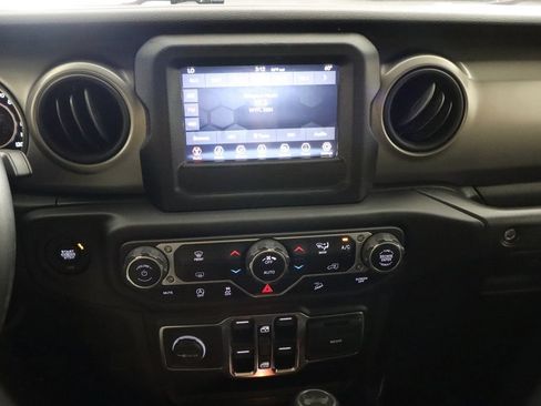 Used 2021 Jeep Wrangler Unlimited Sport AWD/4WD image 17