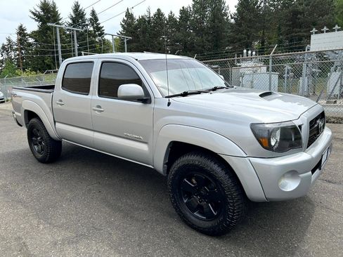 Used 2011 Toyota Tacoma 4x4 Double Cab w/ TRD Sport Pkg w/JBL Audio image 3