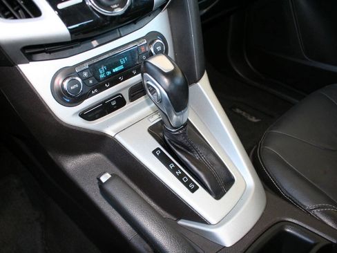 Used 2014 Ford Focus SE w/ Equipment Group 201A FWD image 18