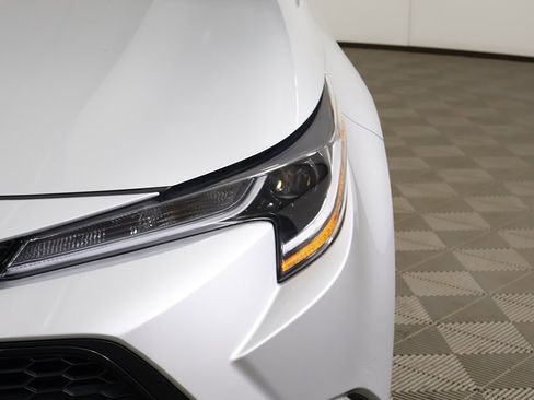 Used 2021 Toyota Corolla LE image 12
