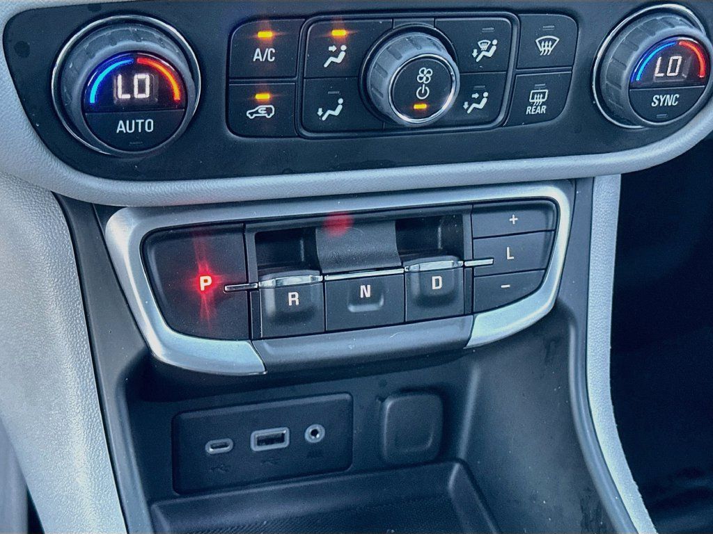 Used 2022 GMC Terrain SLE w/ Driver Convenience Package FWD image 16