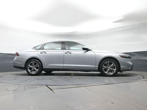 Used 2023 Honda Accord EX image 29