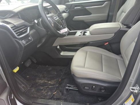 Used 2026 GMC Acadia Elevation w/ Elevation Premium Package FWD image 4