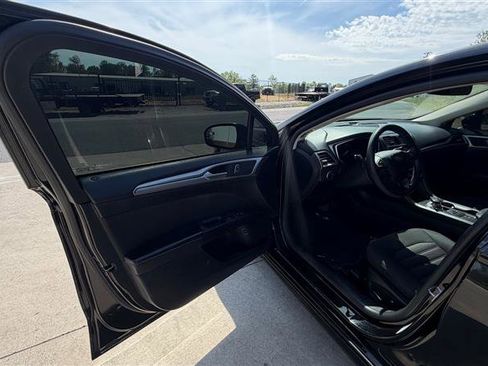 Used 2019 Ford Fusion SE image 10