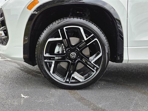 New 2026 Volkswagen Tiguan SEL R-Line AWD/4WD image 10