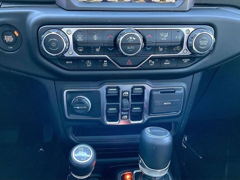 Used 2021 Jeep Gladiator Overland image 16
