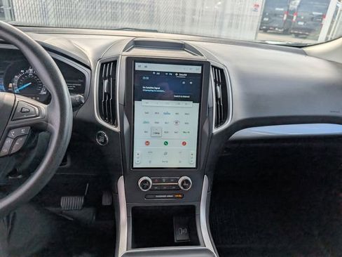 Used 2023 Ford Edge SE AWD/4WD image 3