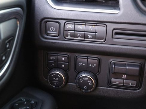 Used 2023 Chevrolet Tahoe Z71 w/ Z71 Off-Road Package image 24