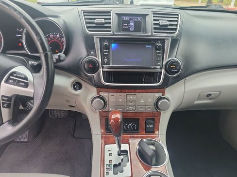 Used 2013 Toyota Highlander Limited image 20