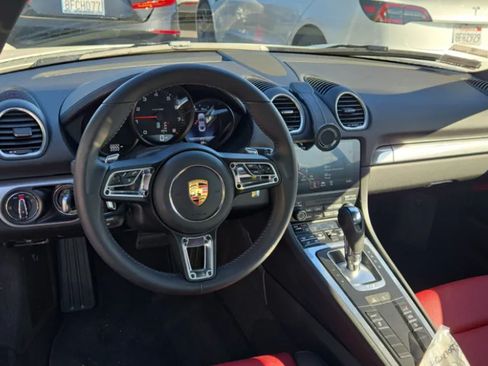 Used 2025 Porsche 718 Cayman RWD image 3