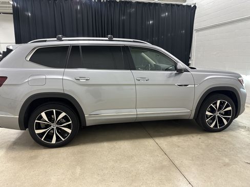 Used 2024 Volkswagen Atlas SEL Premium R-Line AWD/4WD image 11