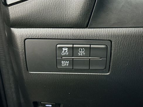 Used 2016 MAZDA MAZDA3 i Sport w/ Preferred Equipment Package image 17