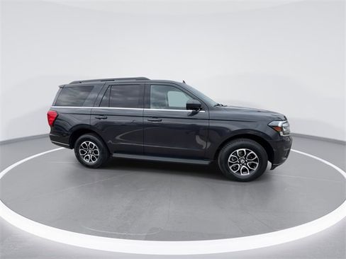 Used 2024 Ford Expedition XLT image 9