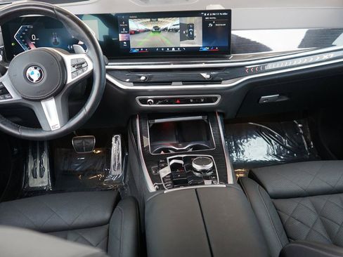 Used 2024 BMW X7 xDrive40i w/ M Sport Package AWD/4WD image 11