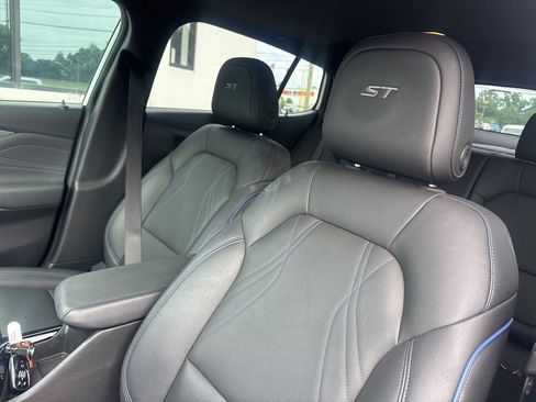 Used 2024 Buick Envista Sport Touring w/ Convenience I Package FWD image 4