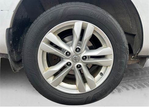 Used 2013 Nissan Rogue SV w/ Premium Pkg AWD/4WD image 16