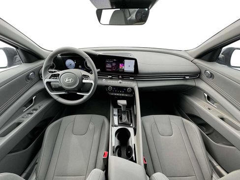 Used 2025 Hyundai Elantra SEL image 13