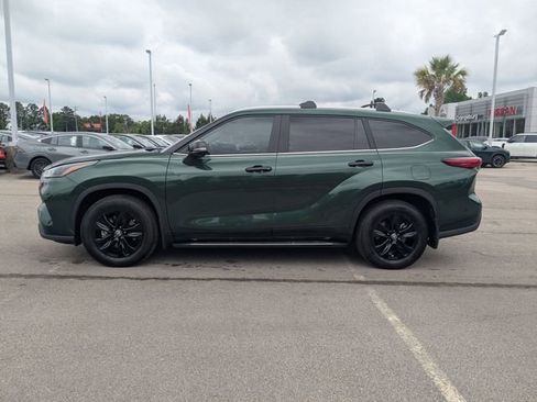 Used 2023 Toyota Highlander XLE FWD image 6