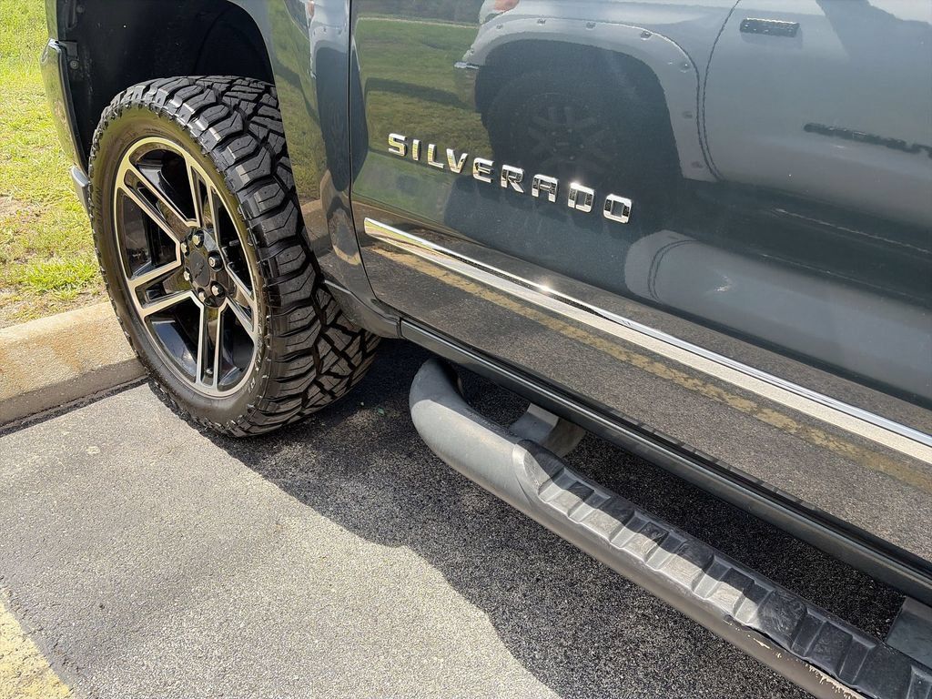 Used 2017 Chevrolet Silverado 1500 LTZ Z71 w/ LPO, Black Pack AWD/4WD image 38