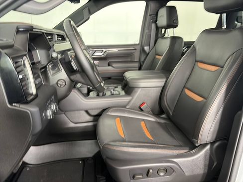 Used 2025 GMC Sierra 1500 AT4 w/ Technology Package AWD/4WD image 11