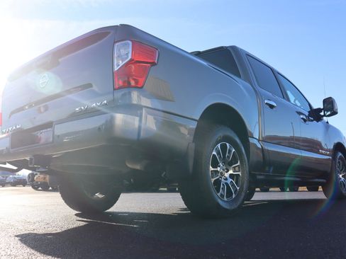 Used 2021 Nissan Titan SV w/ SV Convenience Package image 18