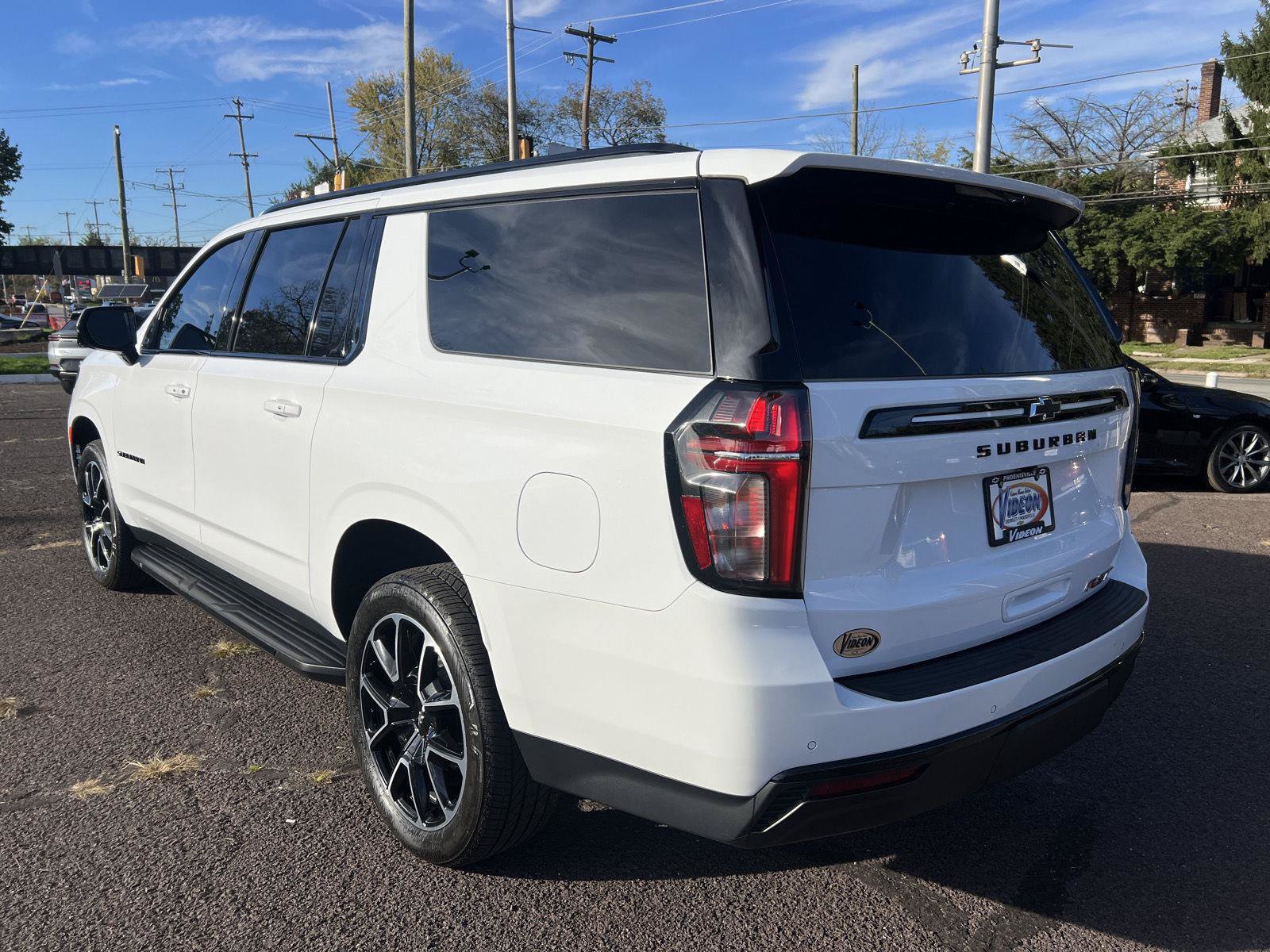 Used 2024 Chevrolet Suburban RST w/ Luxury Package AWD/4WD image 5