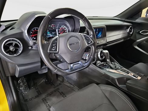 Used 2017 Chevrolet Camaro LT RWD image 9