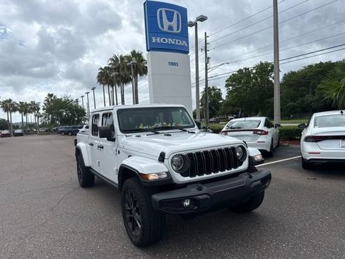 Used 2024 Jeep Gladiator Sport AWD/4WD image 3