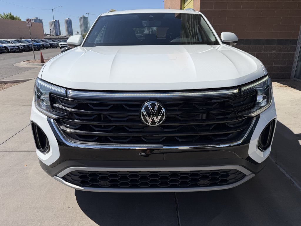 Used 2024 Volkswagen Atlas Cross Sport SE w/ Panoramic Sunroof Package FWD image 10