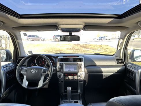 Used 2011 Toyota 4Runner Limited image 31
