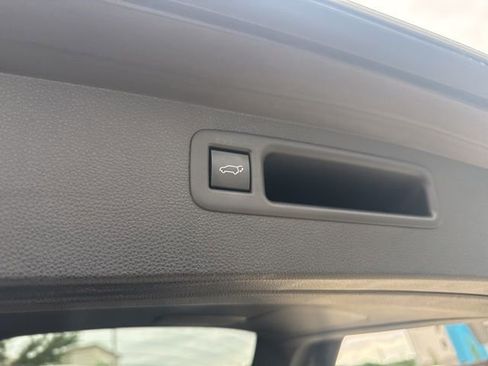 Used 2020 Toyota Highlander Limited FWD image 9