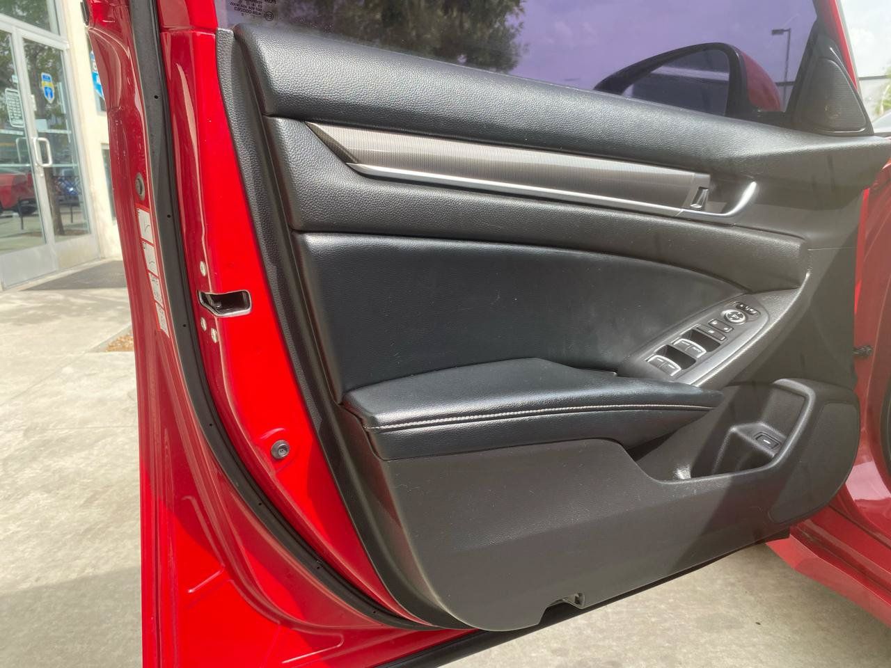 Used 2018 Honda Accord Sport image 11