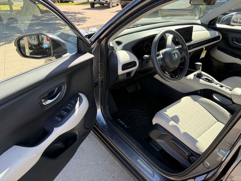 Certified 2026 Honda HR-V LX image 13