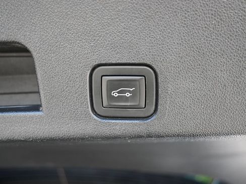 Used 2024 Chevrolet Traverse LT FWD image 16