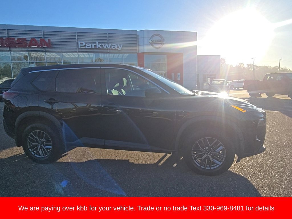 Used 2023 Nissan Rogue S AWD/4WD image 8
