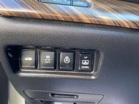 Used 2017 Nissan Maxima Platinum image 18