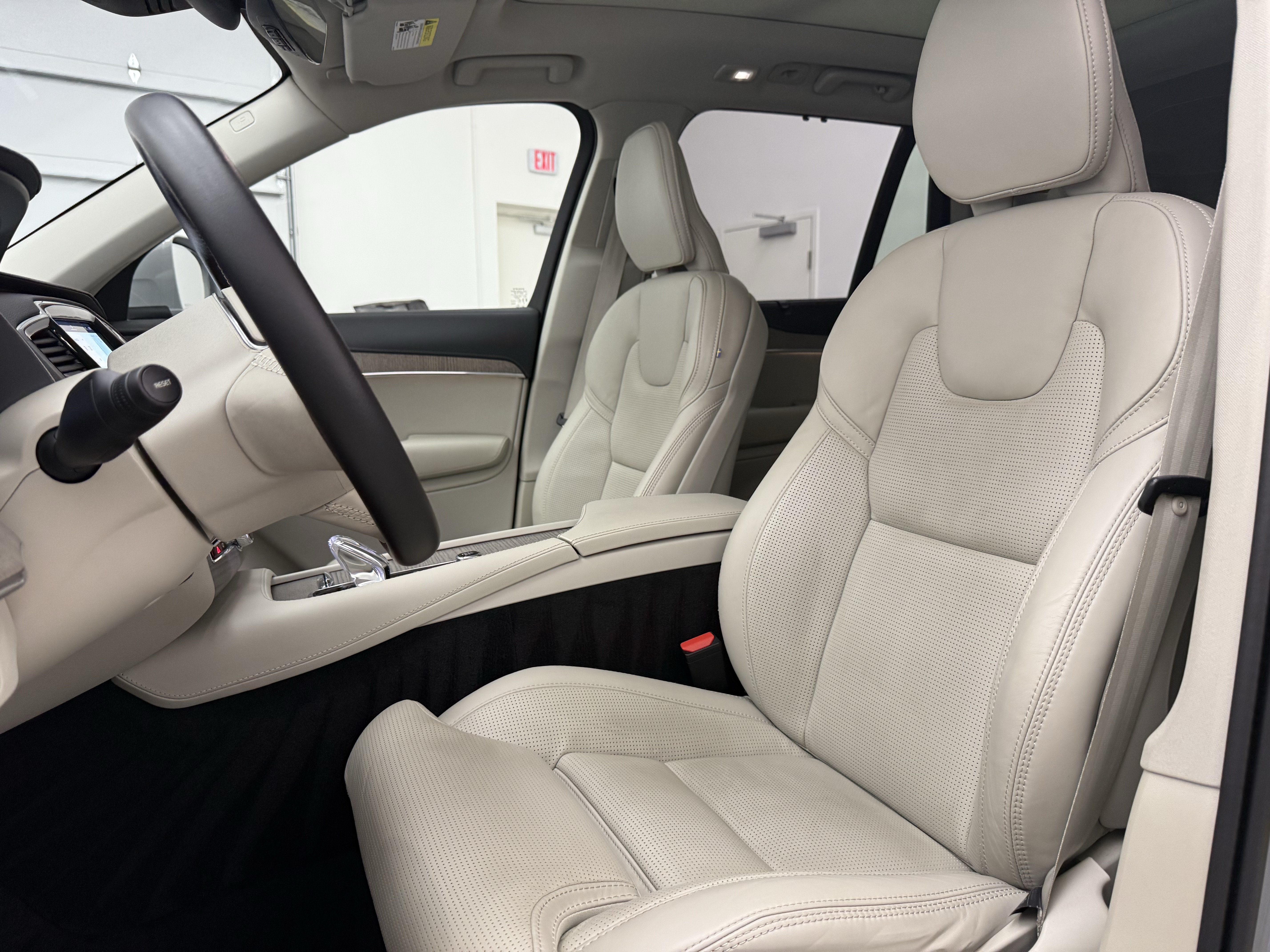 Certified 2024 Volvo XC90 B6 Ultimate w/ Protection Package Premier AWD/4WD image 14