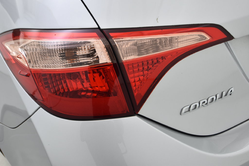 Used 2018 Toyota Corolla LE FWD image 32