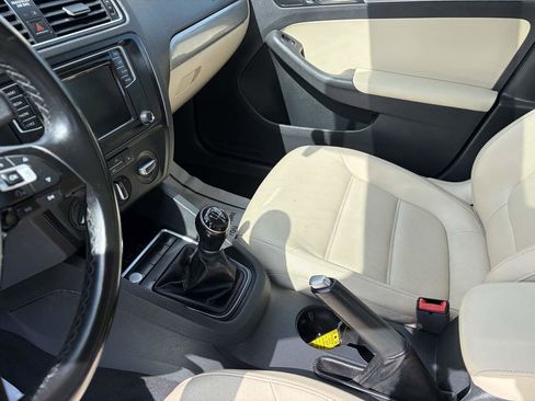 Used 2018 Volkswagen Jetta SE FWD image 13