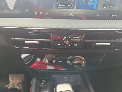 New 2026 Nissan Kicks SR FWD image 19