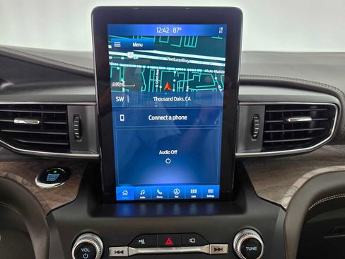 Used 2020 Ford Explorer Platinum w/ Premium Technology Package AWD/4WD image 27