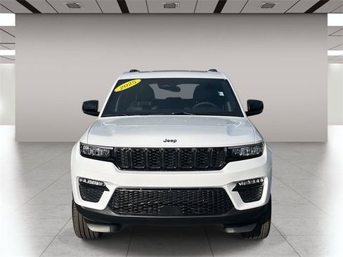 New 2025 Jeep Grand Cherokee Limited w/ Black Appearance Package image 9