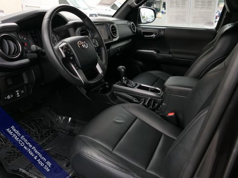 Used 2018 Toyota Tacoma TRD Sport w/ TRD Premium Sport Package RWD image 14