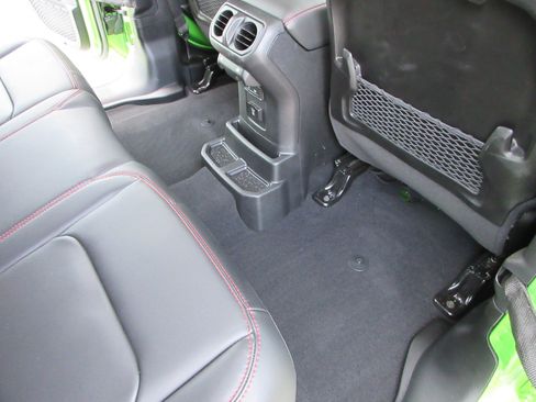 Used 2025 Jeep Wrangler Unlimited Rubicon w/ Convenience Group AWD/4WD image 20
