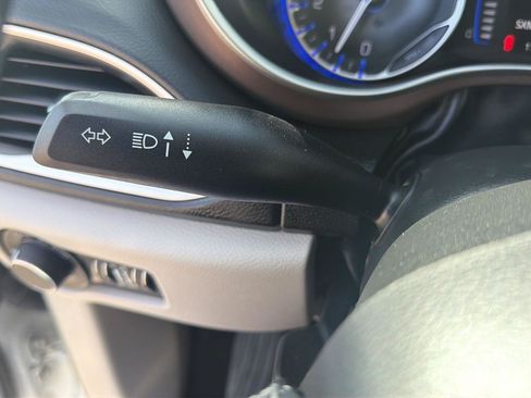 Used 2023 Chrysler Voyager LX FWD image 23