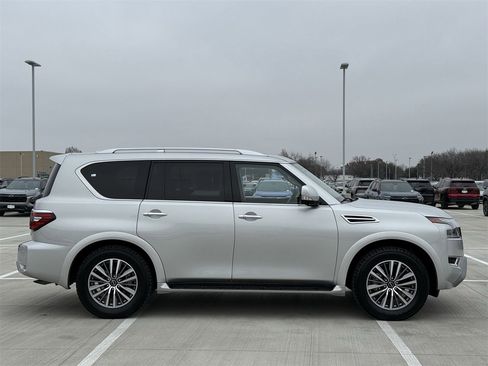 Used 2024 Nissan Armada SL image 3