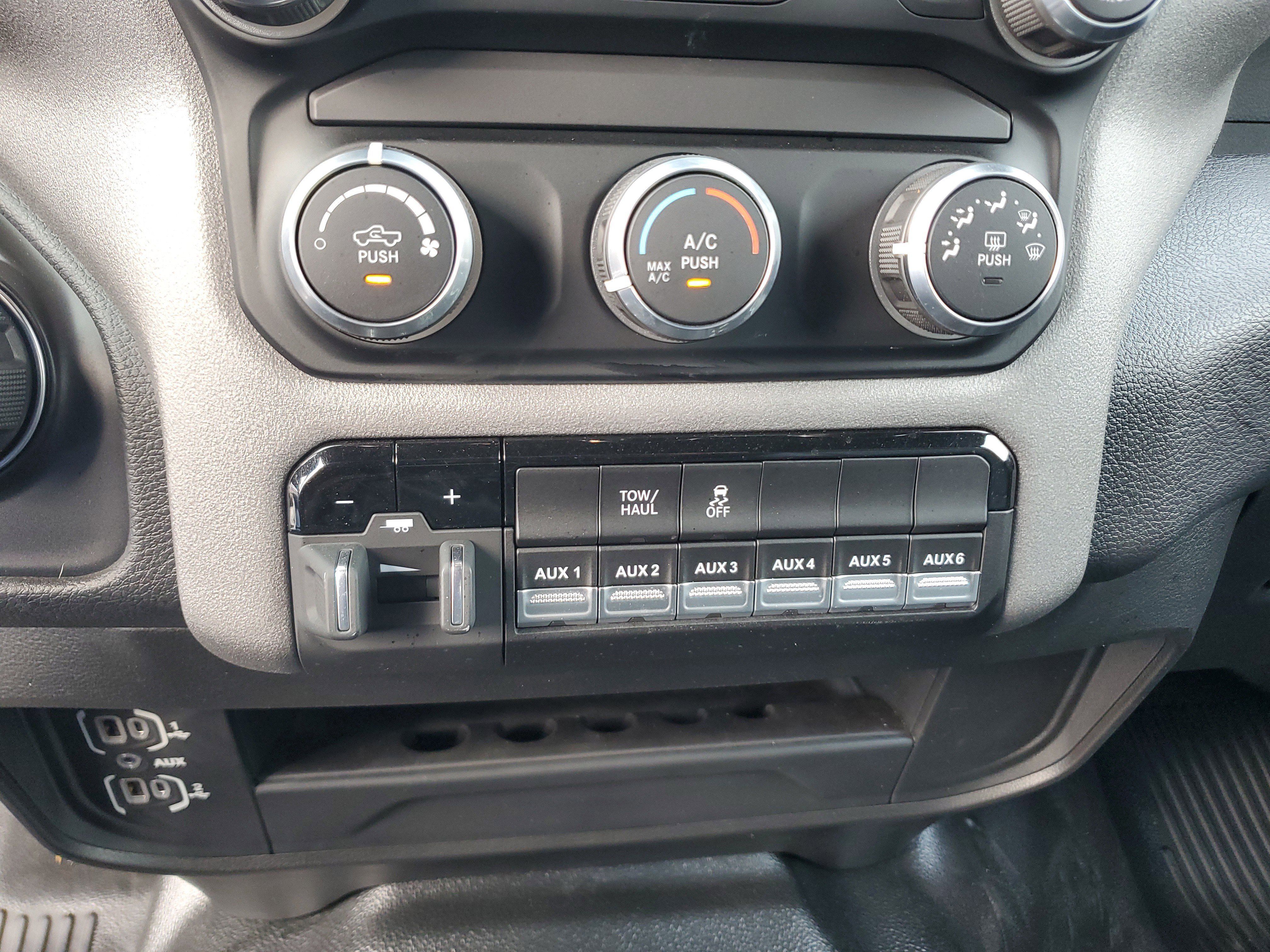 Used 2024 RAM 3500 Tradesman w/ Chrome Appearance Group AWD/4WD image 24